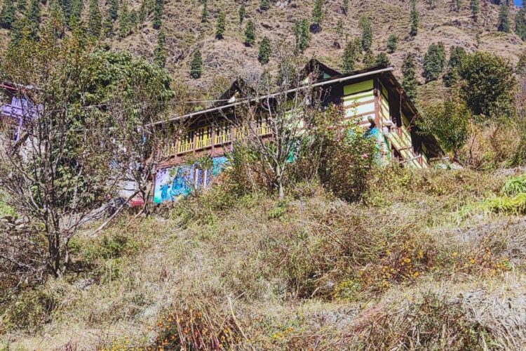 Lapas – The Sunlit Village in the Freezing Parvati Valley